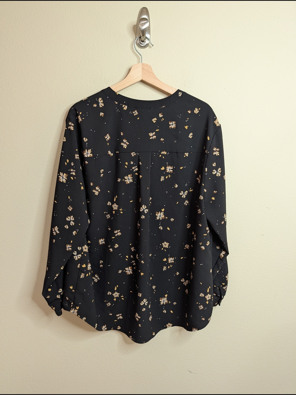Hilary Radley XXL Black Gold Floral Blouse Long Sleeve V-Neck Flowy Work Top - Picture 4 of 4